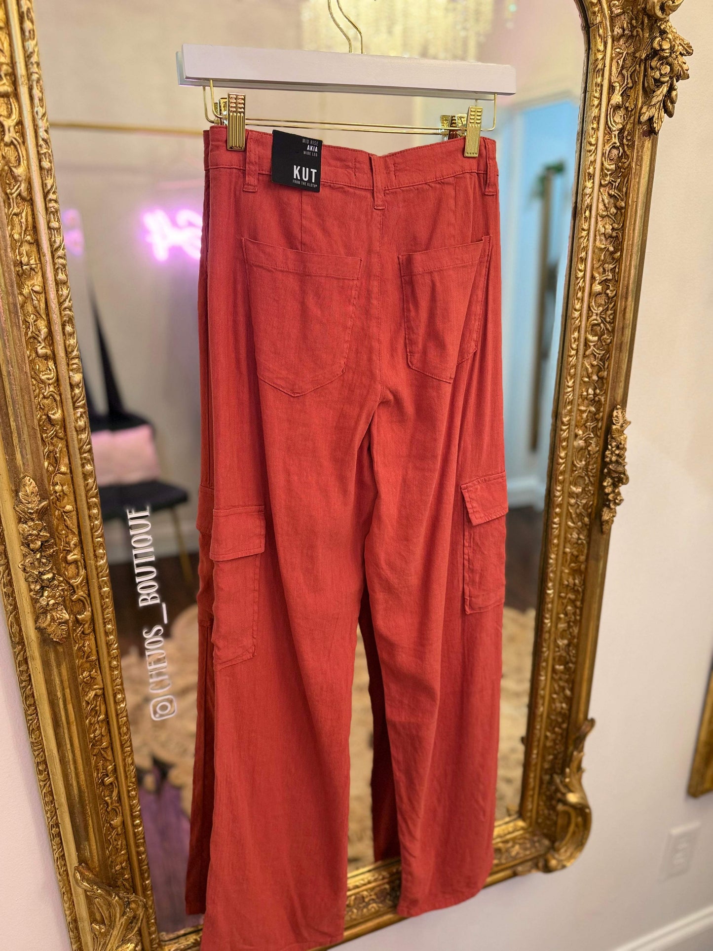 Akia Mid Rise Wide Leg Cargo Pants | PLUS SIZE AVAILABLE | Kut from the Kloth