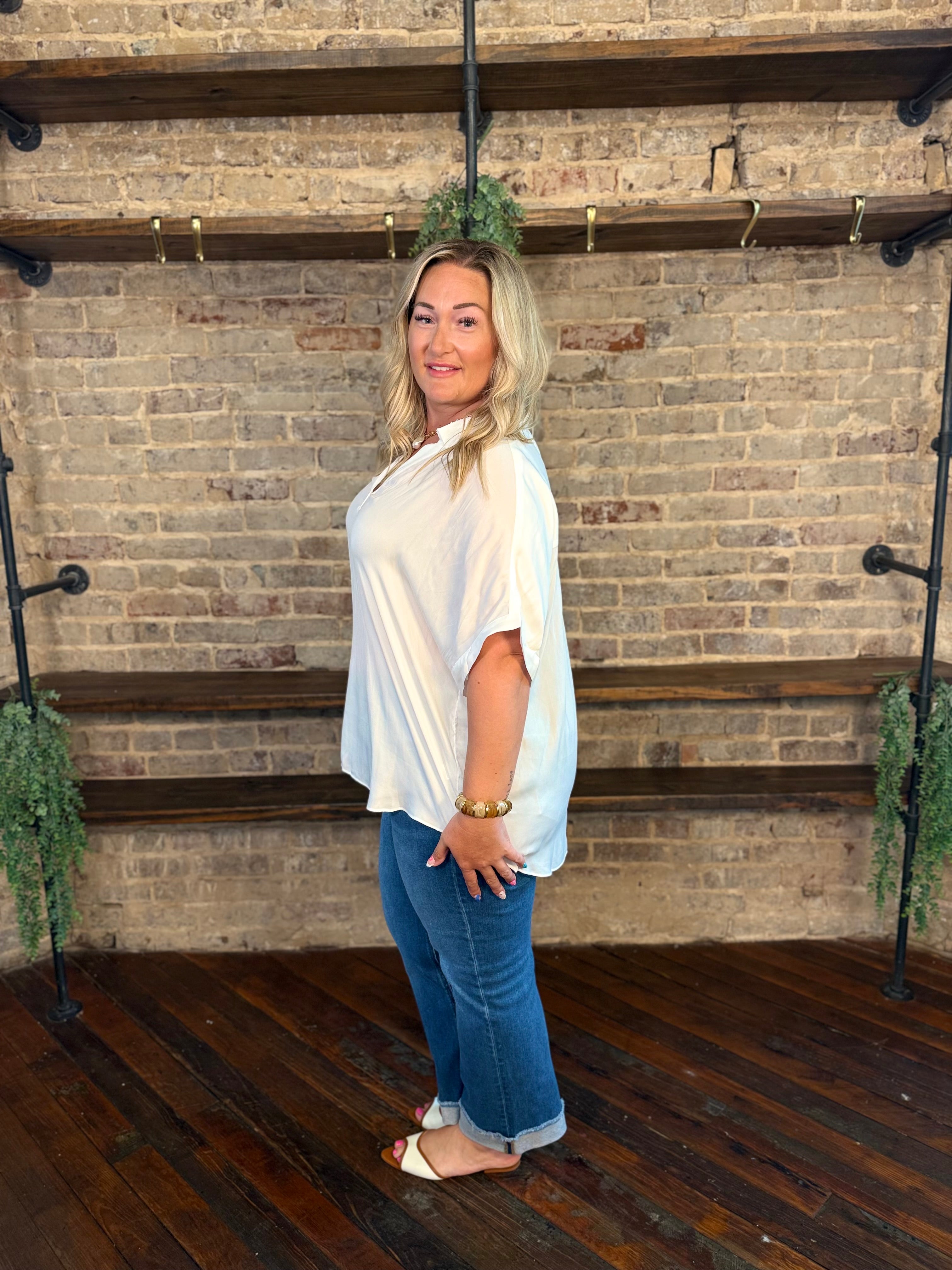 PLUS SIZE | Airflow V-Neck Top