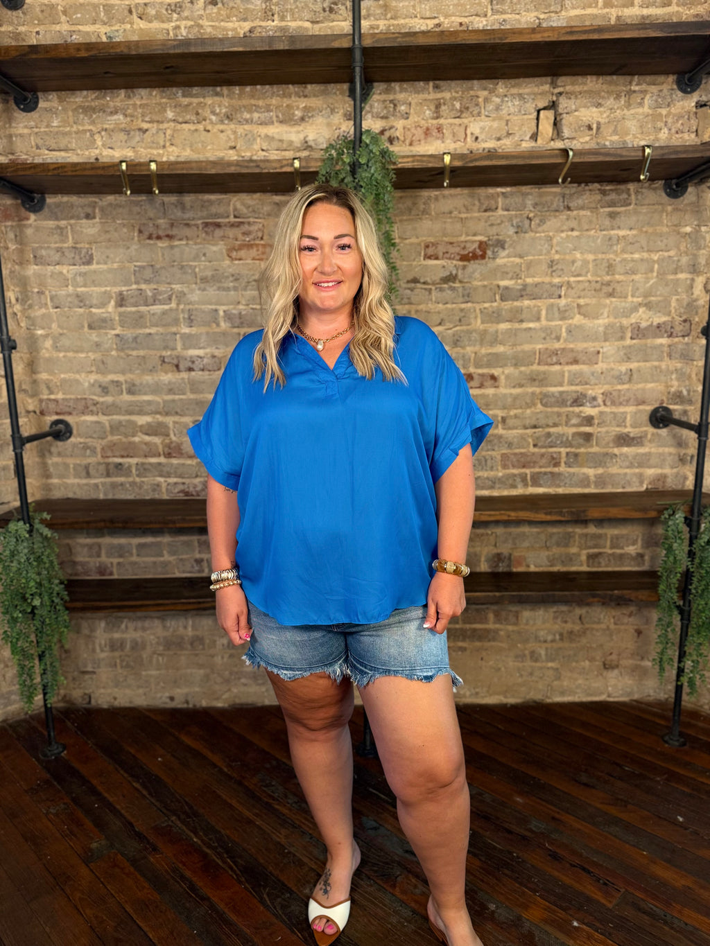 PLUS SIZE | Airflow V-Neck Top