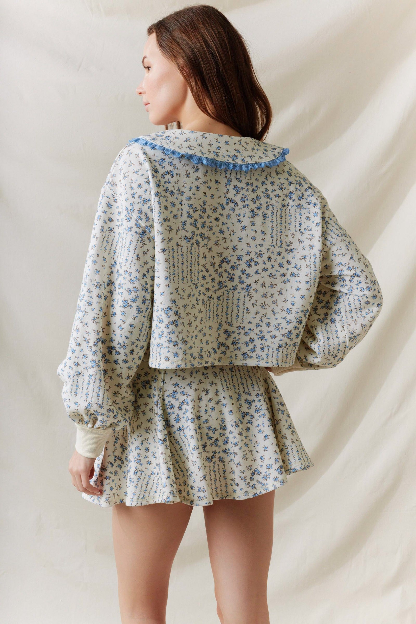 Ivy Floral Ruffle Collared Sweatshirt
