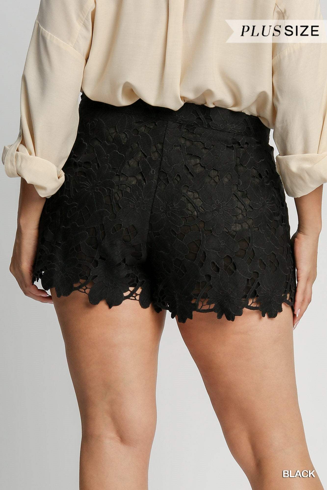 PLUS SIZE | Floral Lace Scalloped Shorts