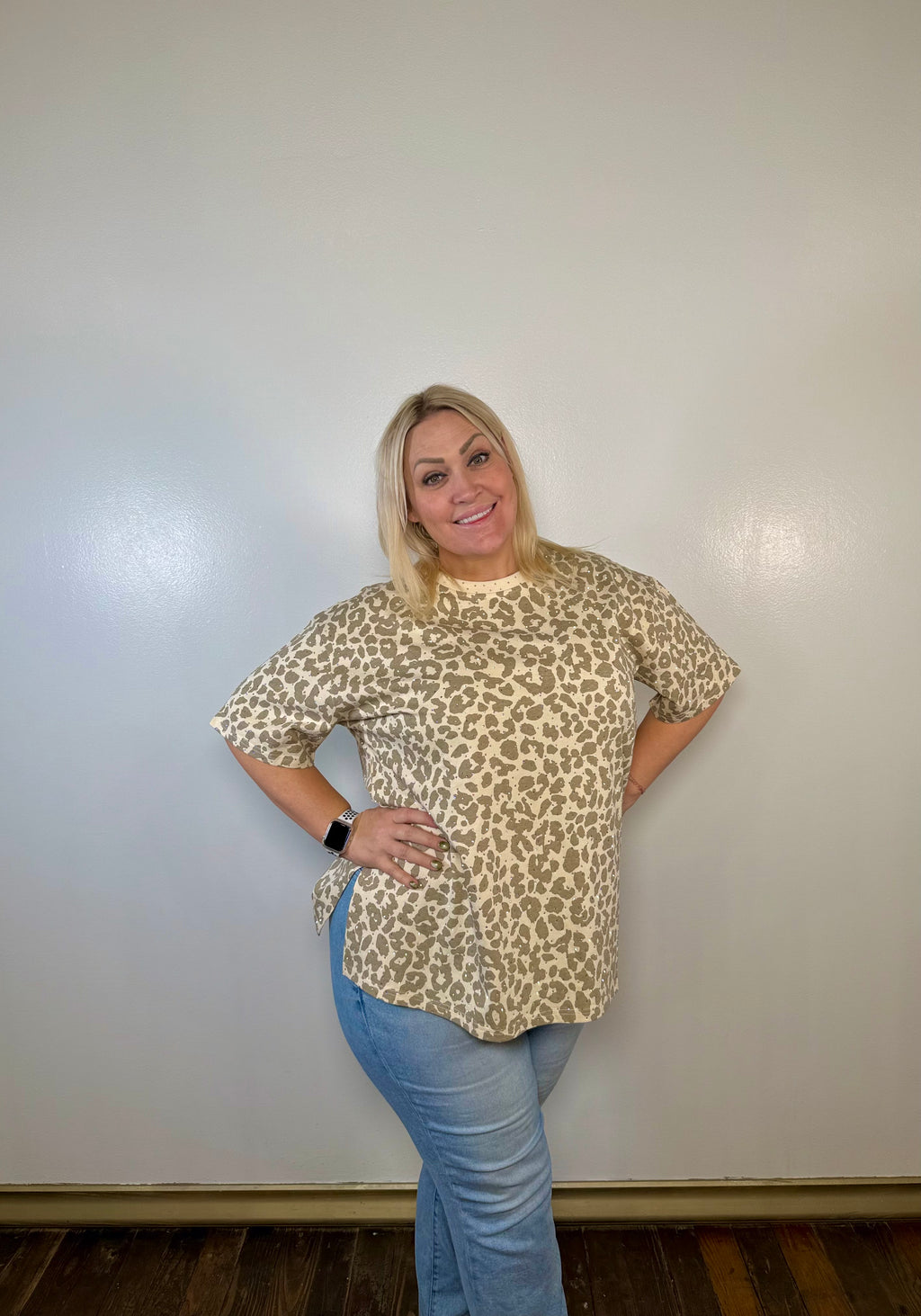PLUS SIZE | Leopard Rhinestone Short Sleeve Tee