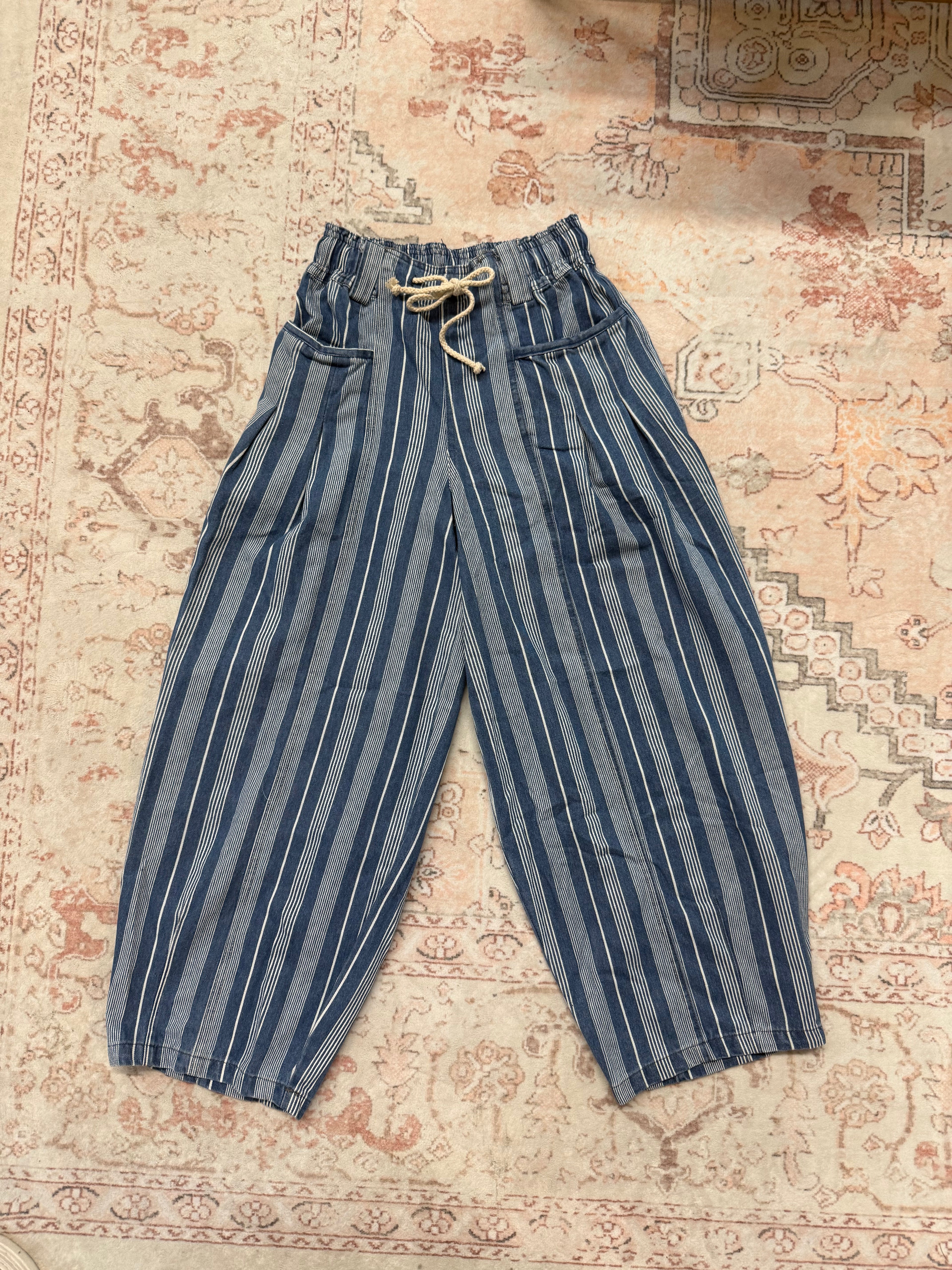 Striped Barrel Drawstring Jeans
