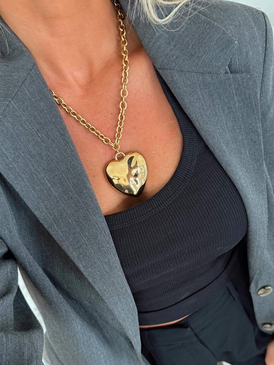 Lola Chunky Heart Necklace | Water Resistant - Chansutt Pearls